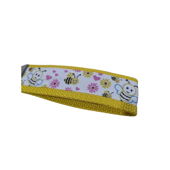 Bumblebee Keychain Wristlet Handmade Fabric Key‎ FOB Charm Bee Flowers Hearts - Picture 3 of 7
